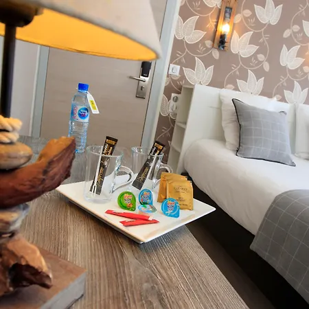 ホテル Logis & Restaurant De La Basilique