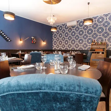 Hotel Logis & Restaurant De La Basilique