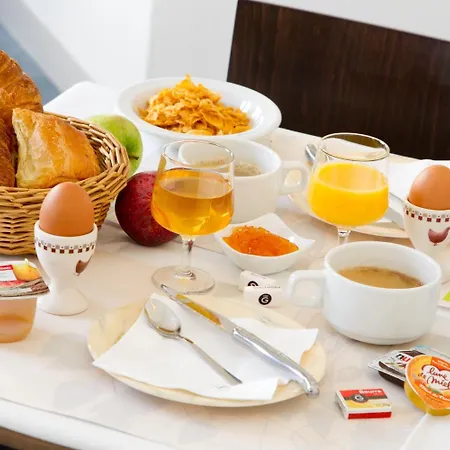 Hotel Logis & Restaurant De La Basilique 3*