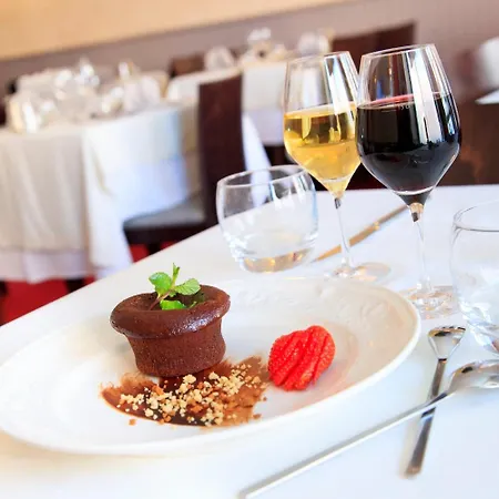 Logis Hotel&restaurant De La Basilique