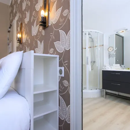 Logis Hotel&restaurant De La Basilique Hotel 3*