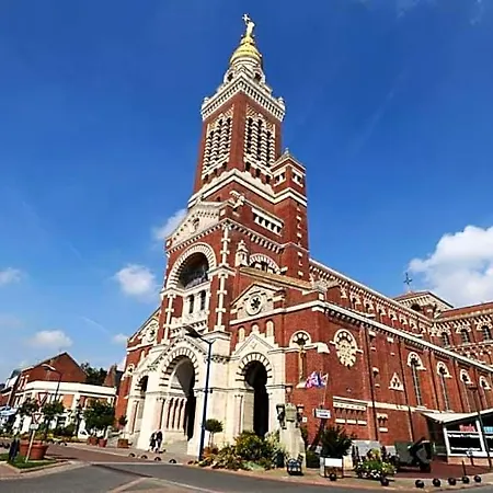 Logis & Restaurant De La Basilique 3*