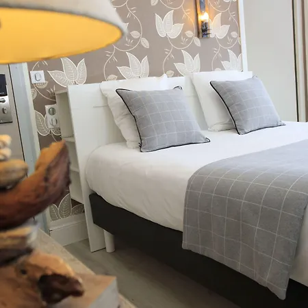 Hotel Logis & Restaurant De La Basilique 3*