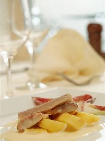 Logis & Restaurant De La Basilique 3*