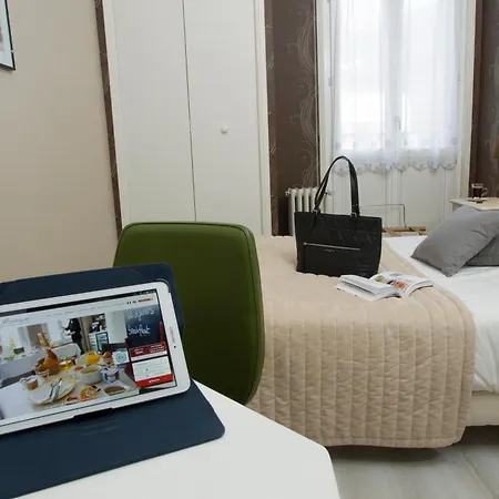 Hotel Logis Hotel&restaurant De La Basilique 3*