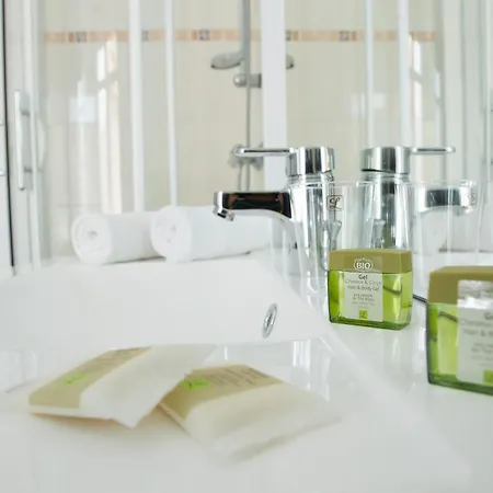 ホテル Logis & Restaurant De La Basilique 3*