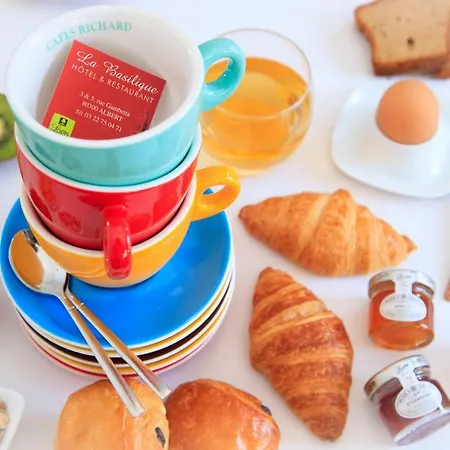 Hotel Logis Hotel&restaurant De La Basilique