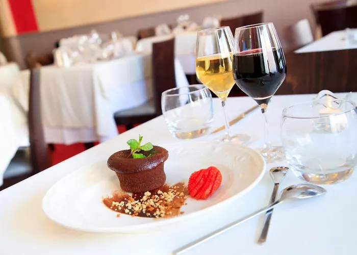 Logis Hotel & Restaurant De La Basilique