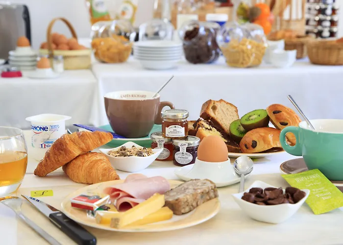 Hotel Logis Hotel & Restaurant De La Basilique 3*