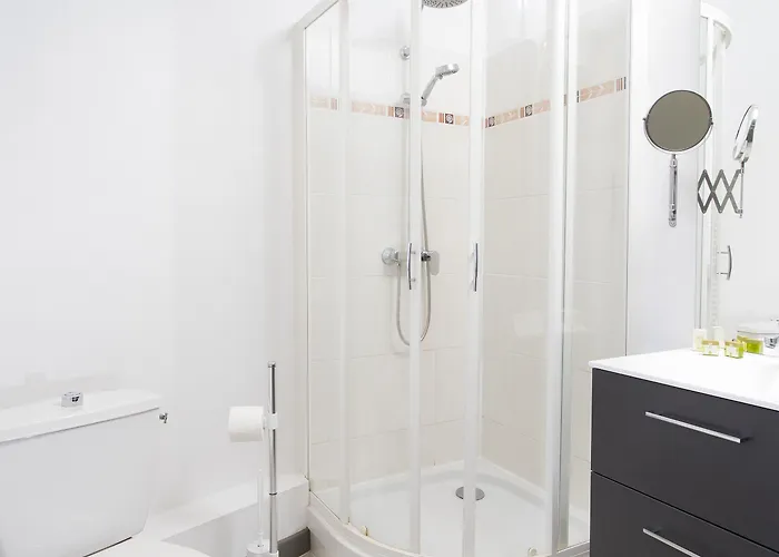 Hotel Logis Hotel & Restaurant De La Basilique