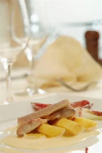 Logis & Restaurant De La Basilique 3*