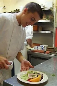 Hotel Logis Hotel & Restaurant De La Basilique 3*